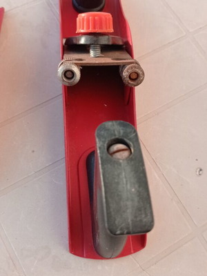 Wood planer like new, used once