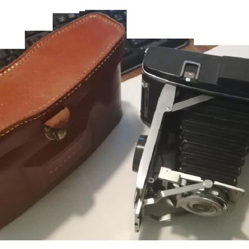 Polaroid 110A Pathfinder camera used with leather case
