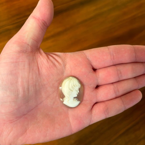 Cameo old genuine with very fine work like new