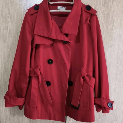 Short red trench coat like new, size L