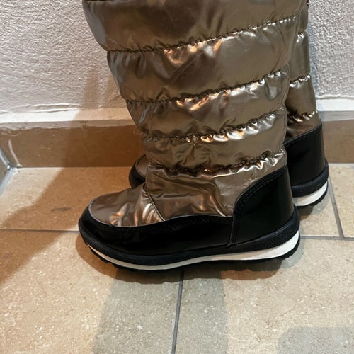 Children's boots size 32 like new, black and gold