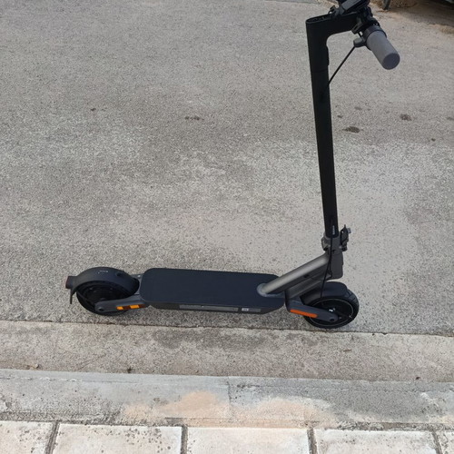 Xiaomi 4 Ultra Electric Scooter like new, 600 km range