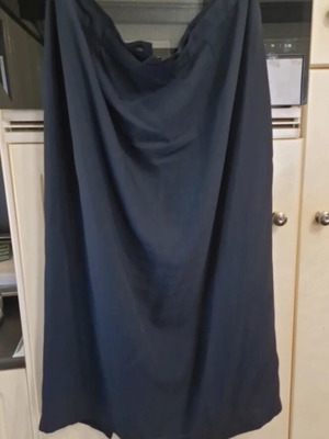 Silk skirt plus size black like new, size XXL
