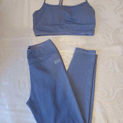 BodyTalk sports set blueberry medium like new