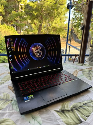 MSI gaming laptop RTX 4050 Intel Core i7 16GB RAM 512GB SSD