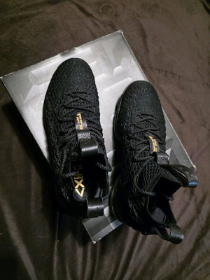 Nike LeBron 15 boots like new size 45.5 black