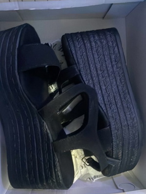 Women's platform sandals size 37 black like new