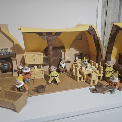 Vintage Snow White & The Seven Dwarfs Playset used, Disney 90s