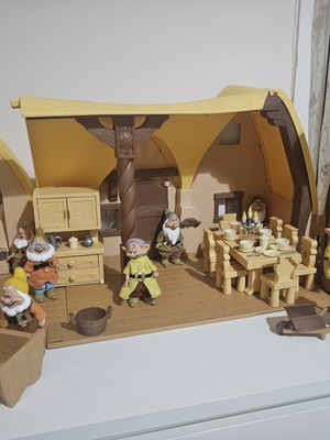 Vintage Snow White & The Seven Dwarfs Playset used, Disney 90s