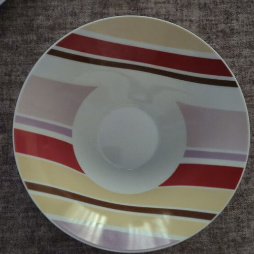 Set of 4 plates, 2 large platters and 2 deep salad bowls like new