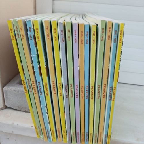 Peanuts comic book set like new, 17 issues by Charles M. Schulz