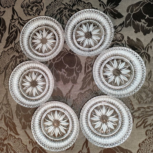 Vintage crystal dessert plates in like new condition