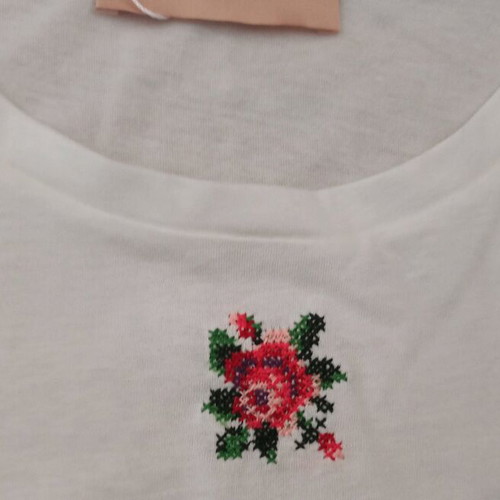 Madame Shoushou Iris t-shirt new, one size, white with embroidered roses