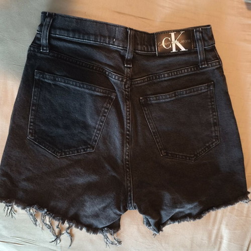 Calvin Klein mom short used No 25