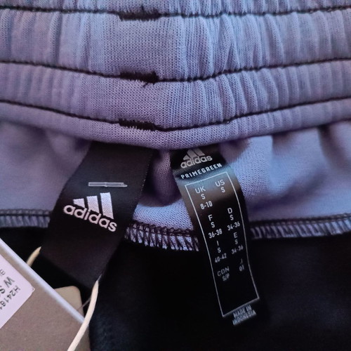 Adidas μαύρο φούρερ σορτσάκι (S)