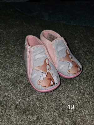 Παιδικές παντόφλες Νο19 σαν καινούργιο