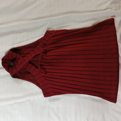 Shein knitted halterneck top like new, red rib-knit