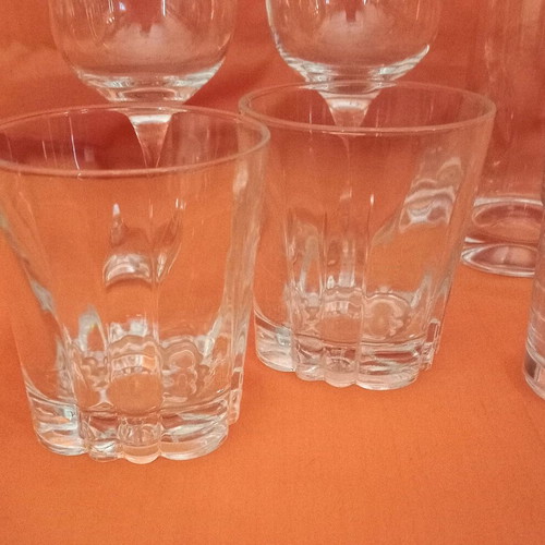 Set of 7 glasses like new for water, wine, and whiskey