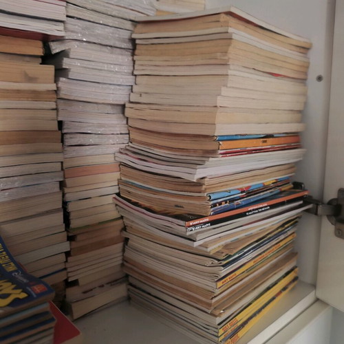 Large Disney comic collection over 1200 issues including Miky Maous