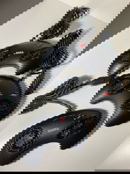 SEGA mega drive controllers