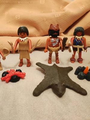 Playmobil used caveman figures with accessories