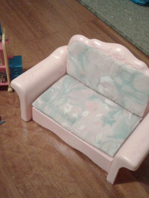 Barbie έπιπλα σαν καινούργια, κρεβάτι-καναπές 2 σε 1 και έπιπλο