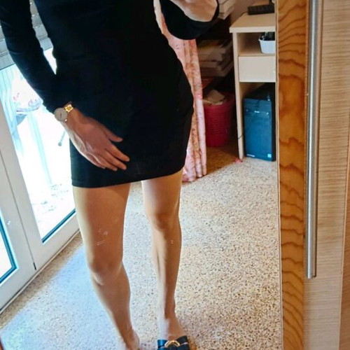 Short long-sleeve dress with zipper like new, black rib fabric