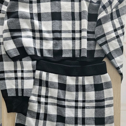 Knitted pullover and skirt set like new