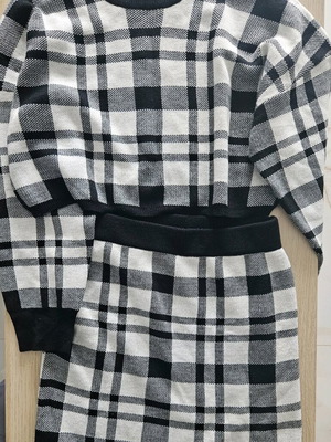 Knitted pullover and skirt set like new