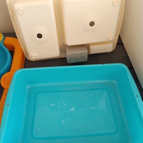 Kitchen faucet toy used, runs water with batteries