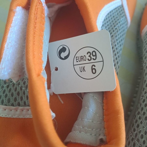 Wave aqua shoes size 39, new, orange unisex