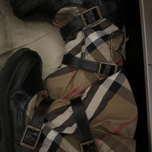 Burberry boots with fur lining like new, size 37, black-beige