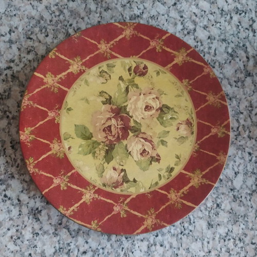 Decorative plastic plate like new, diameter 0.28 cm