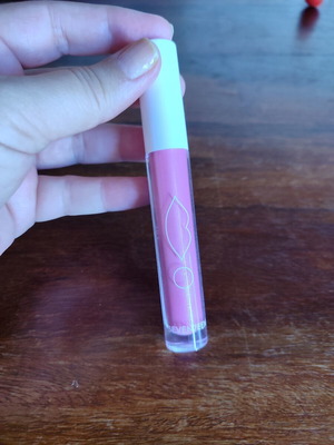 Seventeen Matlishious lip gloss shade 46, cool pink with glitter, like new