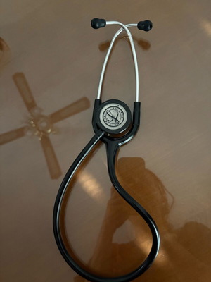 Littmann Classic III стетоскоп Non Chill с двоен черен накрайник като нов