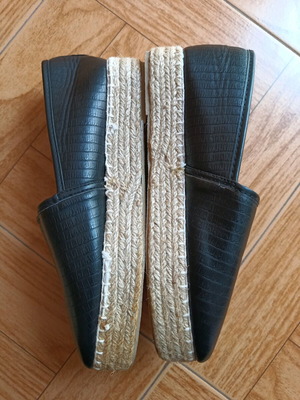 Black espadrilles like new, size 40