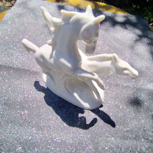 Horse figurine like new, white