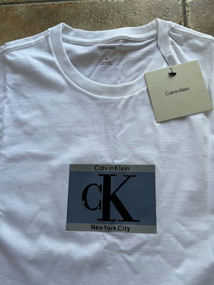 Calvin T shirt new, size M, white