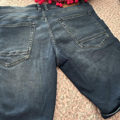 Men's Bermuda shorts like new, size L, blue
