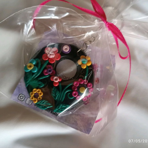 Handmade polymer clay keychain new, diameter 5cm
