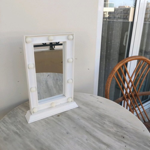 Makeup frame with mirror and lights used