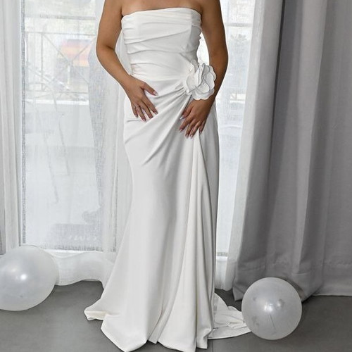 Millanova wedding dress like new, size Small, white satin with flower detail