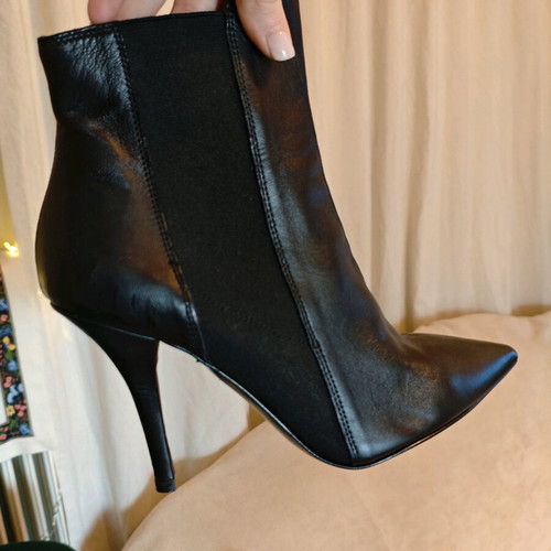Ovye leather ankle boots like new, size 40, black