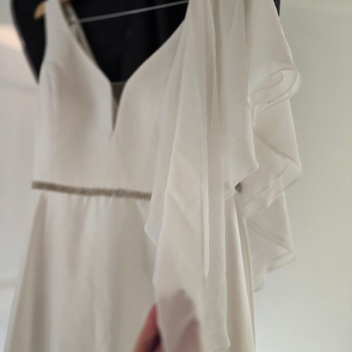 Wedding dress like new with crystals and white bolero