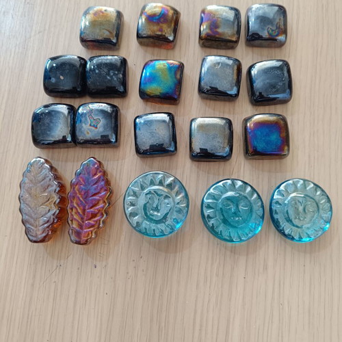 Set of 19 used decorative glass cabochons for crafts