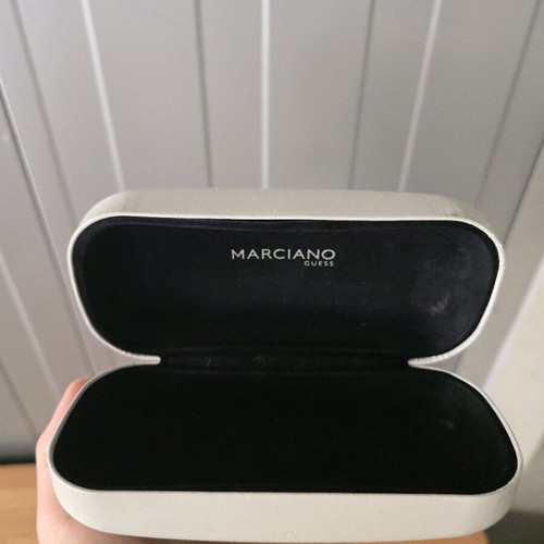 Guess Marciano hard case like new, white