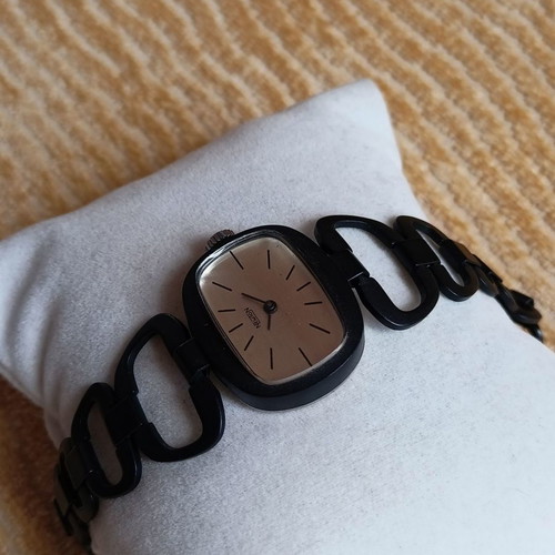 Newton vintage women's watch Swiss made '70s new, black-silver