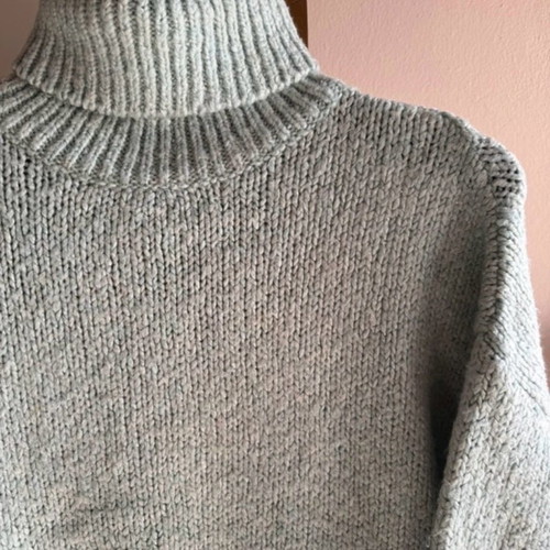 Room B knitted turtleneck sweater used, size Medium, turquoise