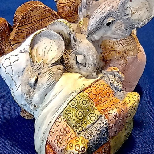 Decorative Resin Figurine with 3 Mice under Patchwork Quilt, like new