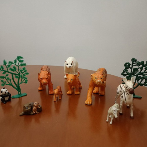 Wildlife Plastic Animal Figures Set like new with Trees